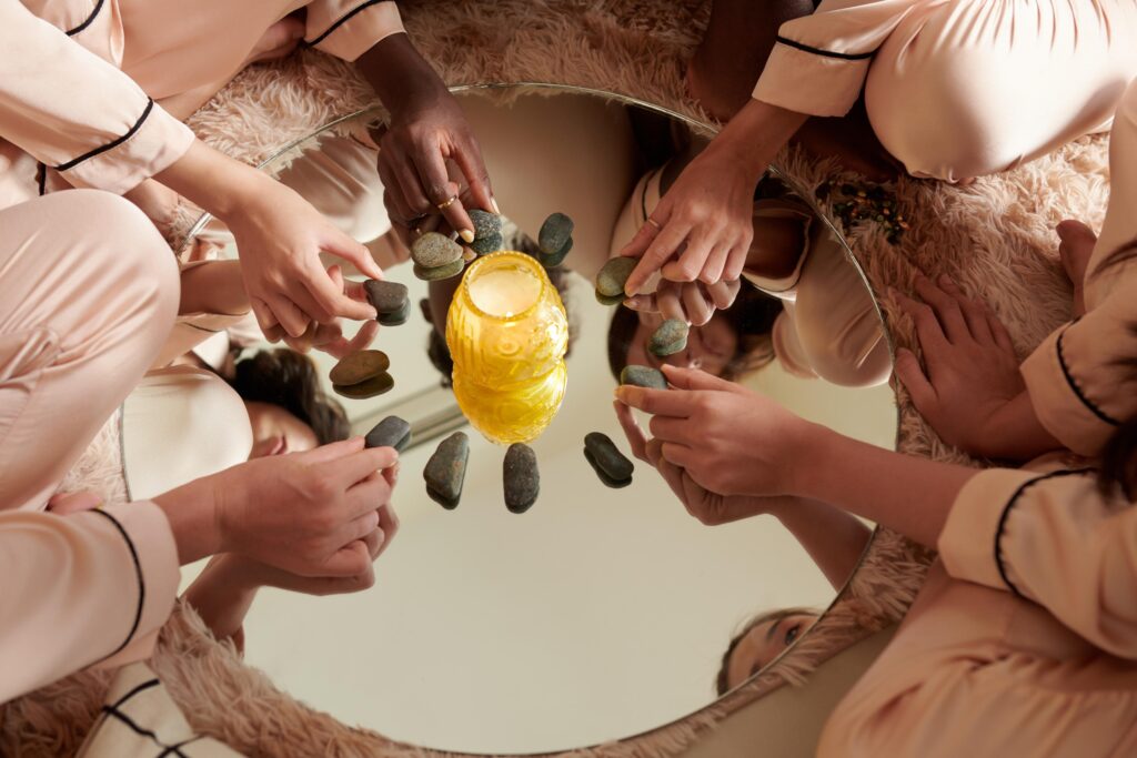 young-women-fortune-telling-2025-01-31-00-45-00-utc